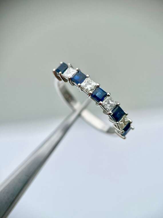 Beautiful Princess cut Diamond & Blue Sapphire ring.