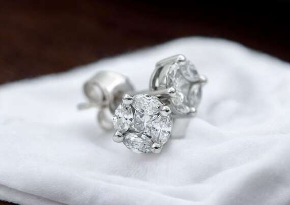 1ct Flower Earrings