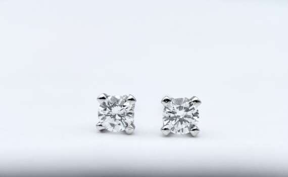 0.30ct diamond stud earrings